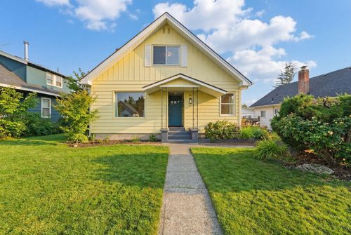 2617 W Cleveland Ave, Spokane, WA, 99205-3821 | Card Image