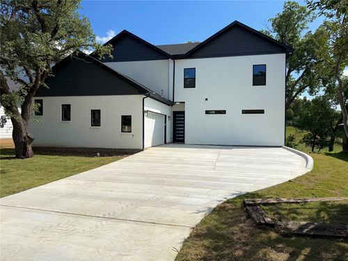 208 Silverleaf Dr, Fort Worth, TX, 76112-1131 | Card Image