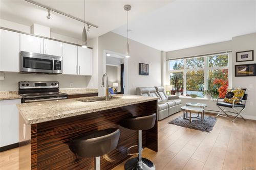206-4040 Borden St, Saanich, BC, V8X2E9 | Card Image