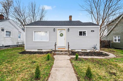 2105 S Taylor Street, South Bend, IN, 46613-2136 | Card Image