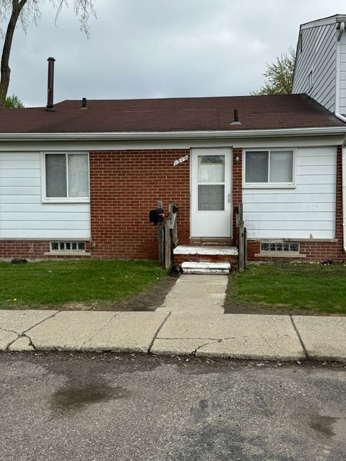 1349 Cherrylawn Dr, Pontiac, MI, 48340-1709 | Card Image