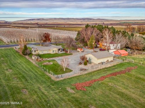 10240 Van Belle Rd, Sunnyside, WA, 98944-9611 | Card Image