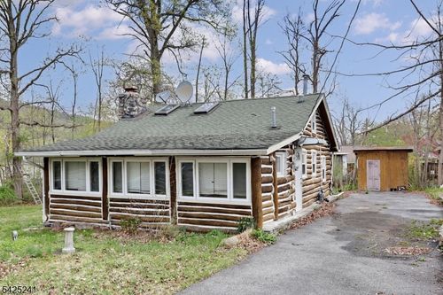 10 Echo Ln, West Milford, NJ, 07480-1310 | Card Image