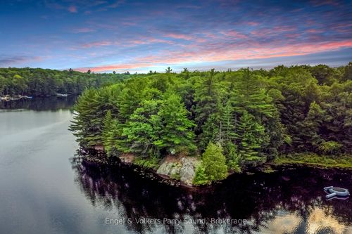 16 Giles Rd, Seguin, ON, P2A0B2 | Card Image
