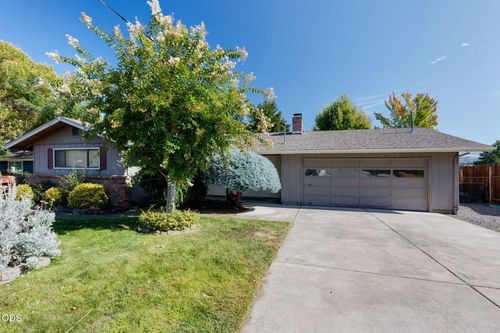 203 S Rose Street, Phoenix, OR, 97535 | Card Image