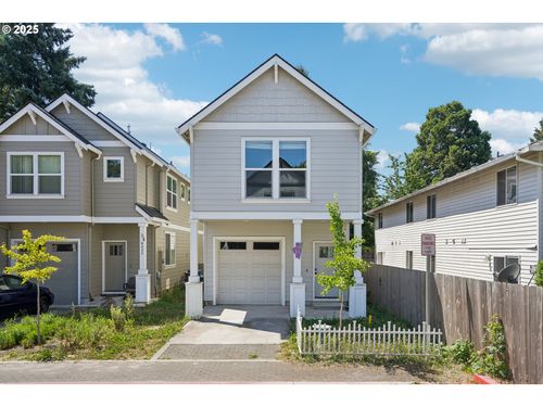 8610 Se Woodward Ct, Portland, OR, 97266-1686 | Card Image