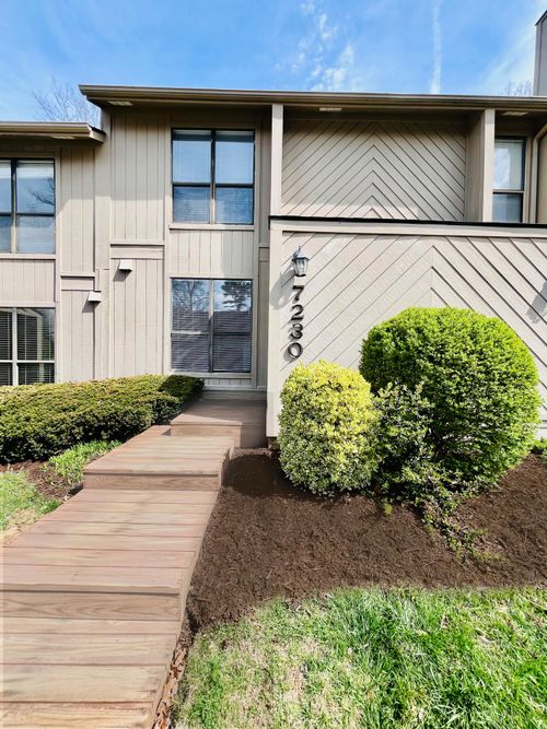 7230 Woods Crossing Dr, Roanoke, VA, 24018-9059 | Card Image