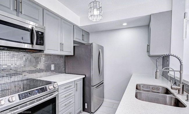 4D - 45 Cedarhill Cres, Townhouse with 3 bedrooms, 2 bathrooms and 1 parking in Kitchener ON | Image 6