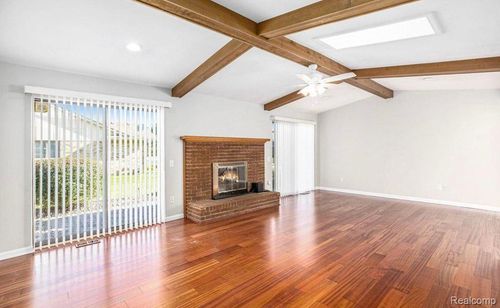 5055 Scarsdale Dr, Sterling Heights, MI, 48310-3231 | Card Image