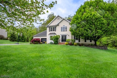 8 Andrea Ct, Budd Lake, NJ, 07828-1400 | Card Image