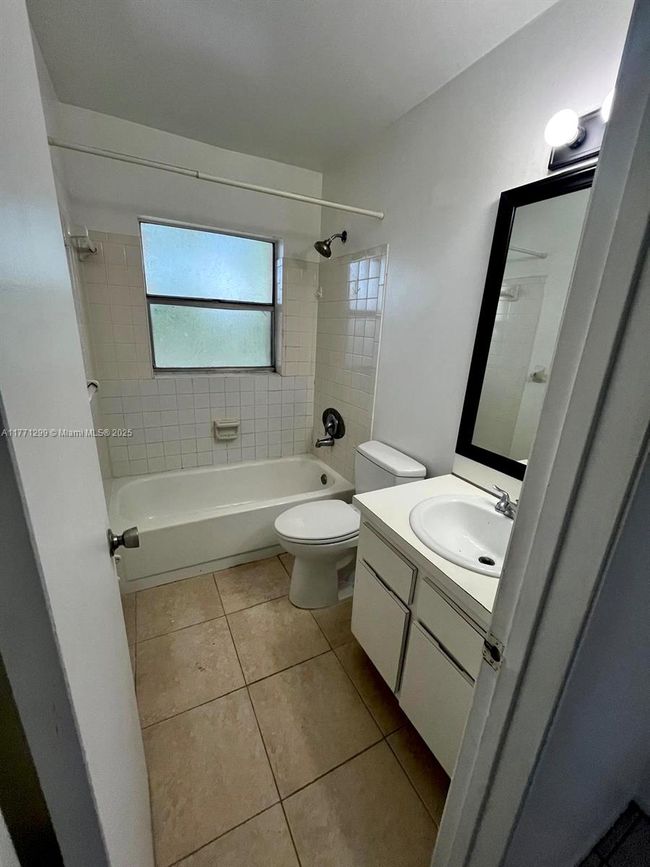 11562 - 11562 Royal Palm Blvd, Condo with 2 bedrooms, 2 bathrooms and null parking in Coral Springs FL | Image 12