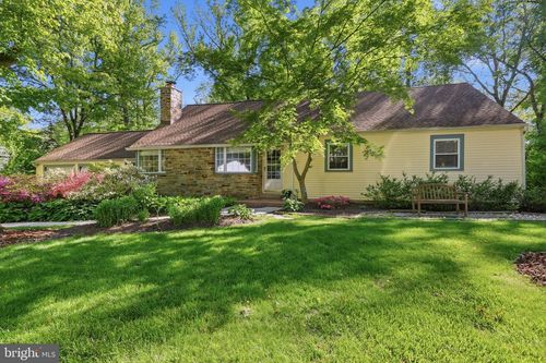 207 W Ferry Rd, Yardley, PA, 19067-7439 | Card Image