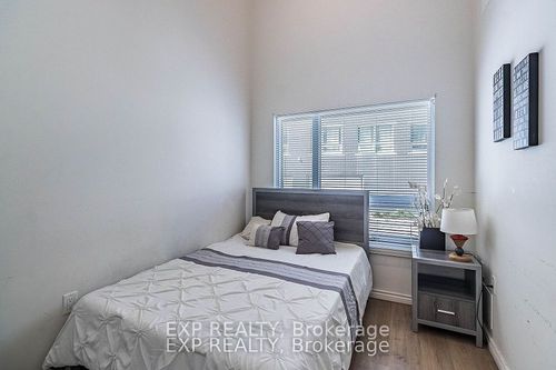 g116-275 Larch St, Waterloo, ON, N2L3R2 | Card Image
