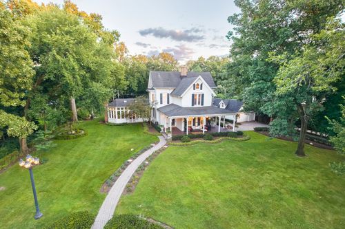 201 Scottswood Rd, Riverside, IL, 60546-2223 | Card Image