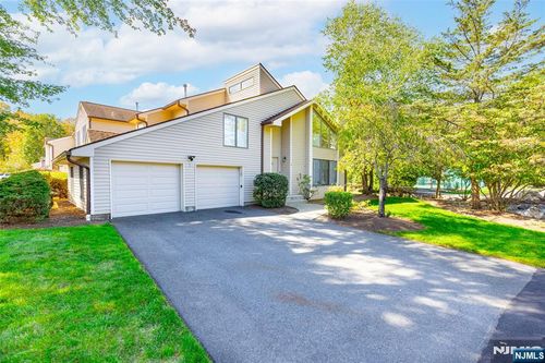 1 Bentley Dr, Franklin Lakes, NJ, 07417-1934 | Card Image