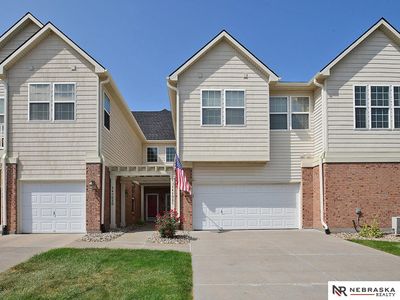 14102 Tregaron Ridge, Townhouse with 2 bedrooms, 3 bathrooms and 2 parking in Bellevue NE | Image 1