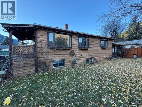 1042 Vine St, Robson, BC, V0G1X0 | Card Image