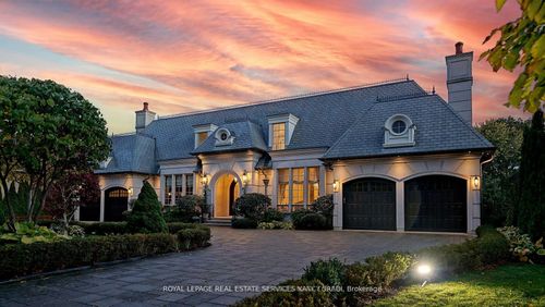 101 Forest Heights Blvd, North York, ON, M2L2K7 | Card Image
