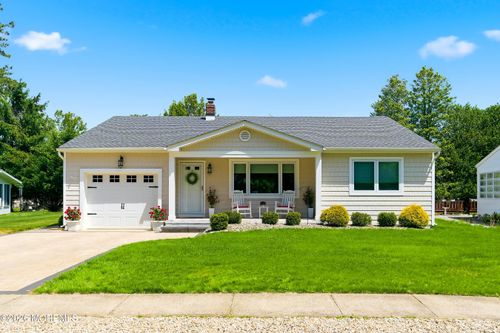 16 Crescent Drive, Toms River, NJ, 08757 | Card Image