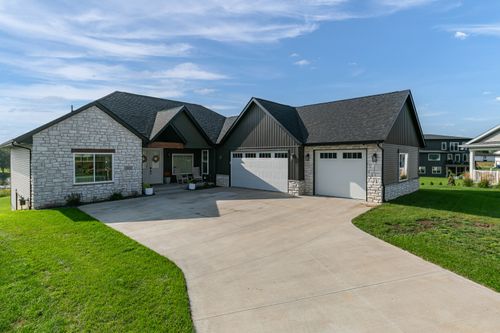 2011 E 59th Ct, Davenport, IA, 52807-2921 | Card Image