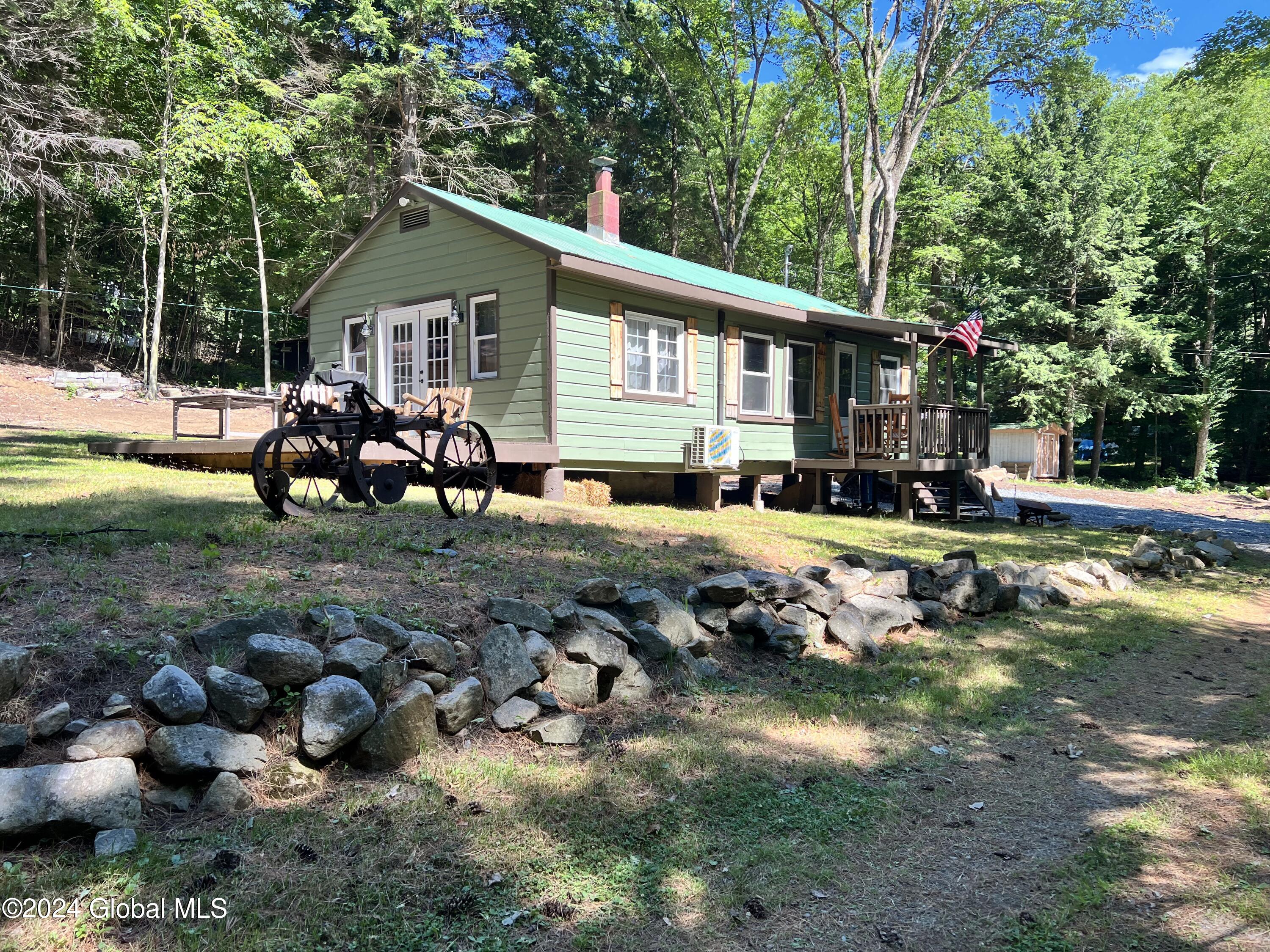 Birch Pl, Hadley, NY 12835