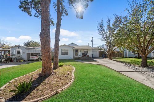 429 19th Ave N, Texas City, TX, 77590-6128 | Card Image