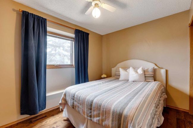 16527 Sunhaven Road Se, Home with 4 bedrooms, 2 bathrooms and 4 parking in Calgary AB | Image 27