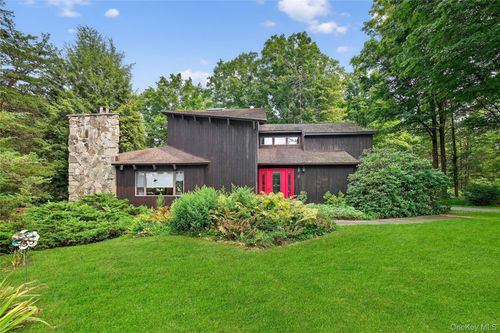 27 Woodland Dr, Salt Point, NY, 12578-3100 | Card Image