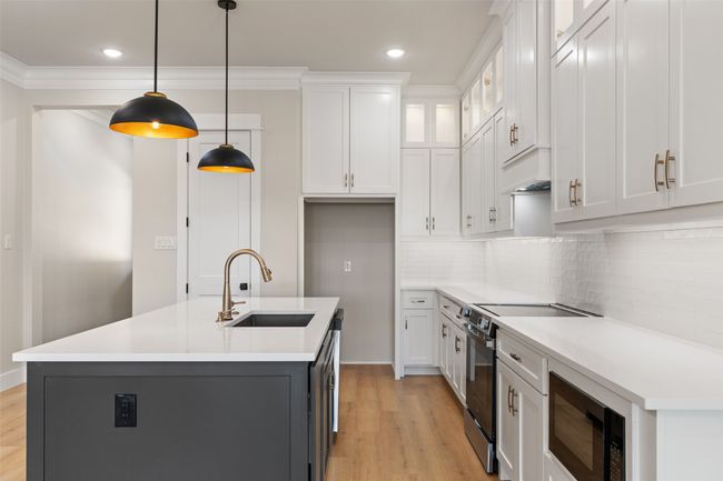 912 Tree Dr, House other with 3 bedrooms, 2 bathrooms and null parking in Granbury TX | Image 15