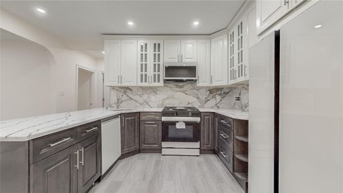apt-3r-83 118th St, Kew Gardens, NY, 11415-2420 | Card Image