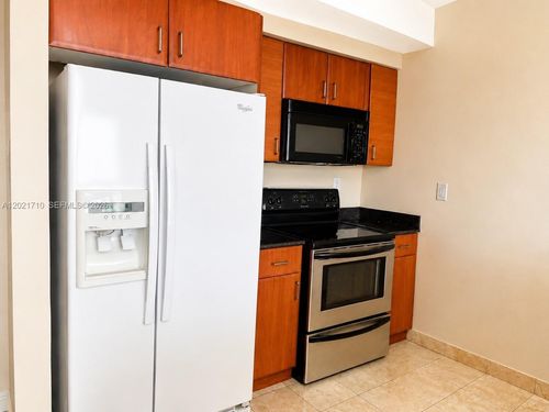 605-18001 Collins Ave, Sunny Isles Beach, FL, 33160-2722 | Card Image