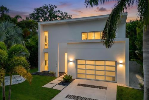 1732 Shoreland Dr, SARASOTA, FL, 34239-5033 | Card Image