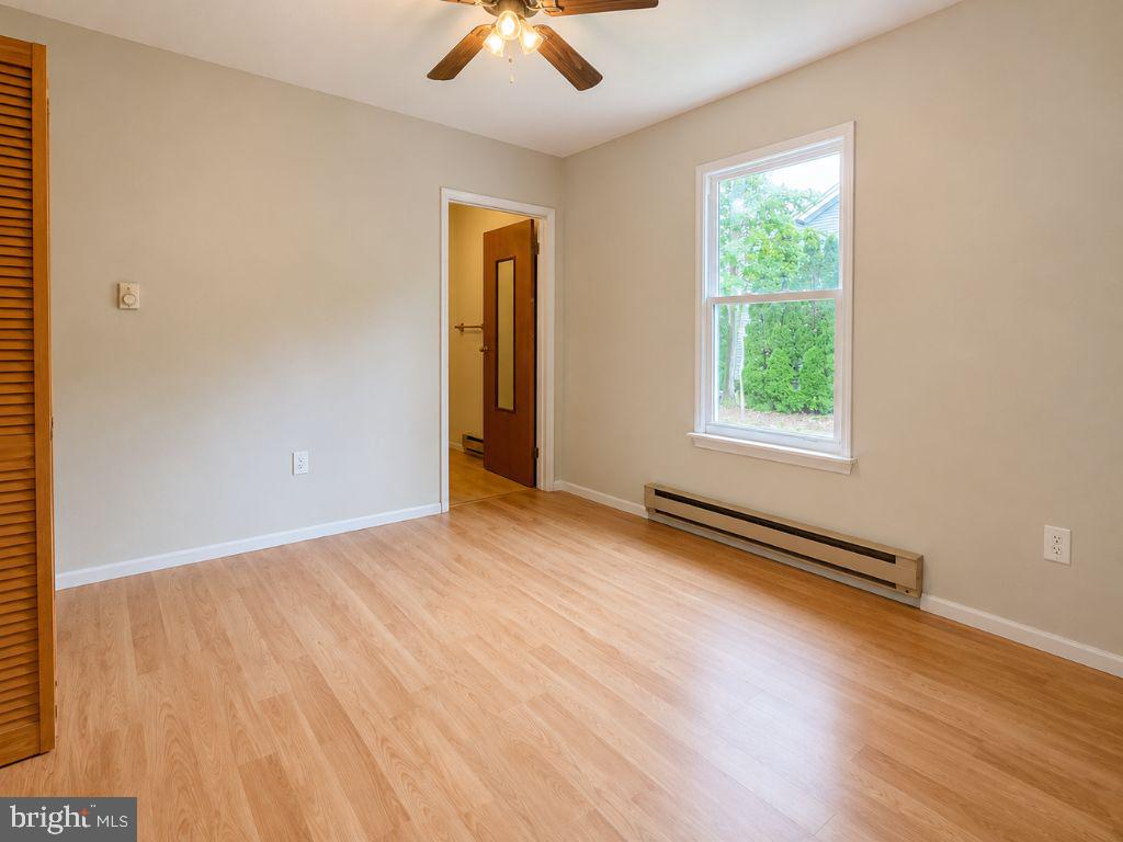 Residential in MANAHAWKIN 4