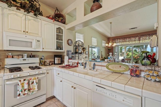 573 Fribourg Ln, House other with 3 bedrooms, 2 bathrooms and null parking in Manteca CA | Image 19
