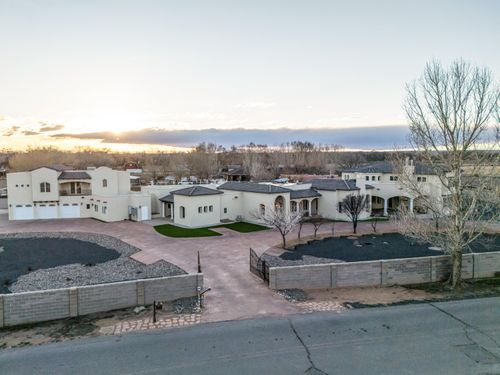 800 Salida Sandia, Albuquerque, NM, 87105-7607 | Card Image