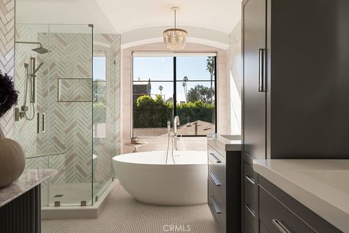 736 14th St, Huntington Beach, CA, 92648-3437 | Card Image