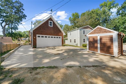 11252 Hiland Ct, Pinckney, MI, 48169-9761 | Card Image