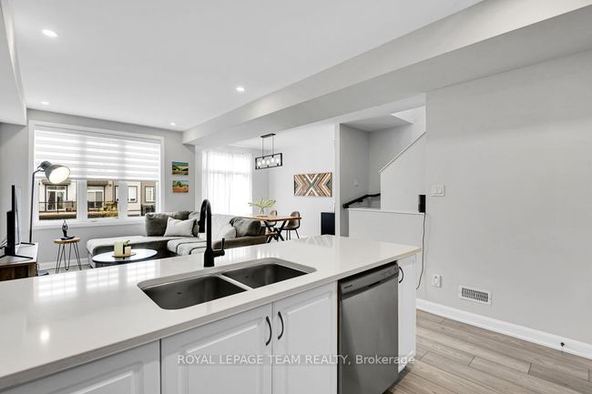 908 Lixnaw Crt, House attached with 2 bedrooms, 2 bathrooms and 2 parking in Nepean ON | Image 19