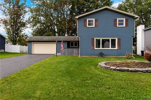 8195 Laurie Ln, Liverpool, NY, 13090-1517 | Card Image