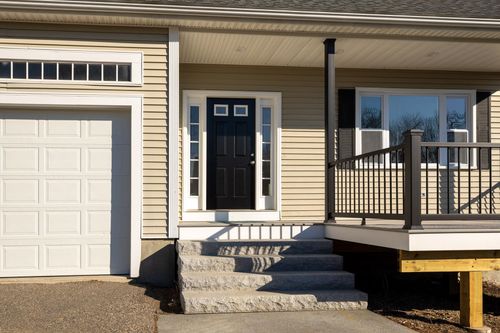 26 Moffat St, Portsmouth, NH, 03801-5325 | Card Image
