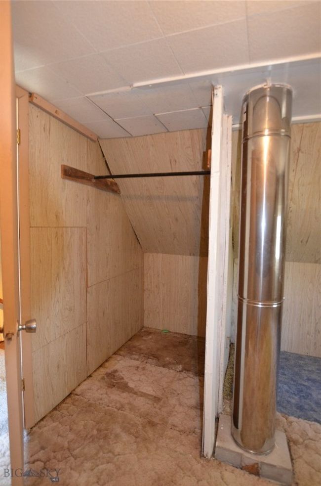 Upstairs closet | Image 22