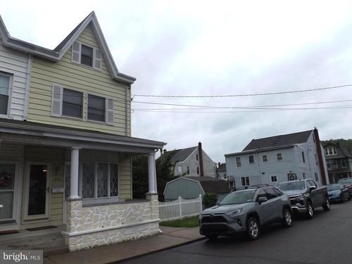 312 E Patterson St, SAINT CLAIR, PA, 17970-1355 | Card Image