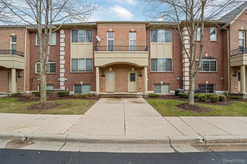 53118 Celtic Dr, Shelby Township, MI, 48315-2129 | Card Image