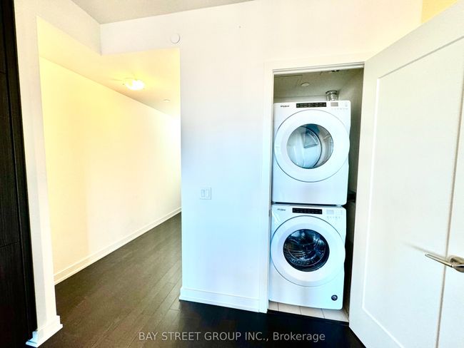 906 - 330 Richmond St W, Condo with 2 bedrooms, 1 bathrooms and null parking in Toronto ON | Image 6