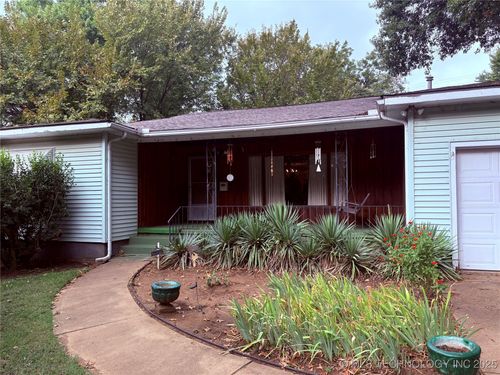 504 N D Ave, Cleveland, OK, 74020-2218 | Card Image