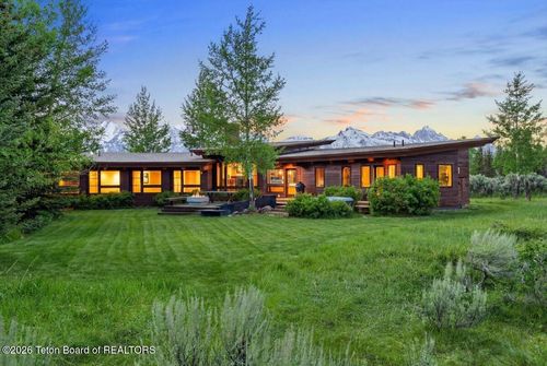 130 Stinnett Dr, Jackson, WY, 83001-7813 | Card Image