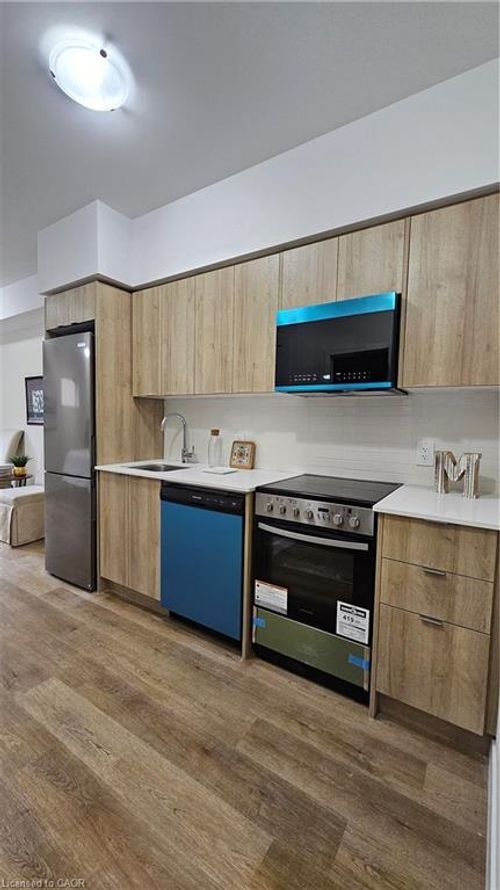 203-40 College St, Kitchener, ON, N2H5A1 | Card Image