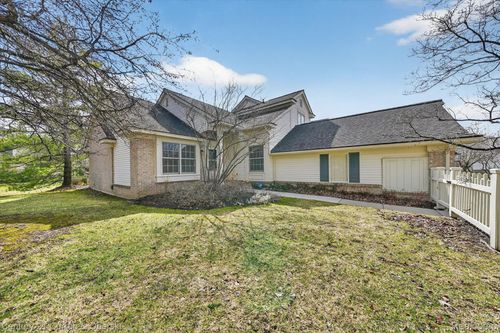 7307 Danbury Dr, West Bloomfield, MI, 48322-3582 | Card Image