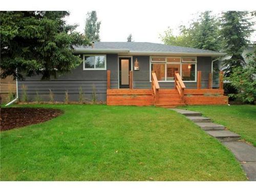 113 Langton Dr Sw, Calgary, AB, T3E5G1 | Card Image