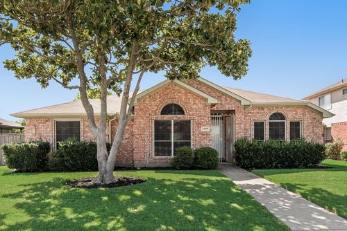 2704 Crooked Crk, Mesquite, TX, 75181-4218 | Card Image
